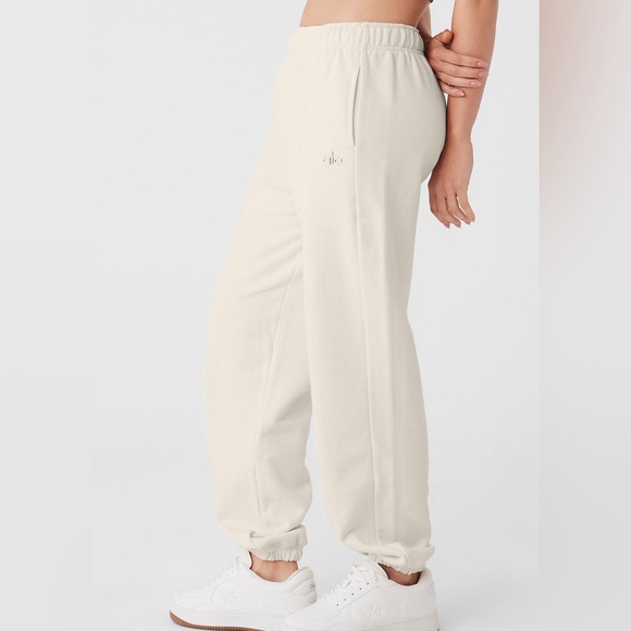 COPY - Alo Accolade Sweatpant - Picture 1 of 5